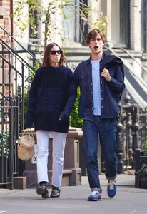 alexa-chung-and-orson-fry-out-in-new-york-04-14-2022-4.jpg