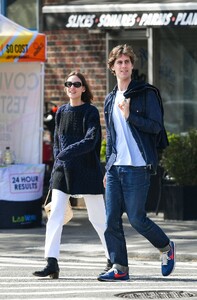 alexa-chung-and-orson-fry-out-in-new-york-04-14-2022-6.jpg