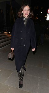 alexa-chung-arrives-at-perfect-magazine-party-at-london-fashion-week-02-21-2022-5.thumb.jpg.288ac2f540f4d519dc63d47aba33f889.jpg