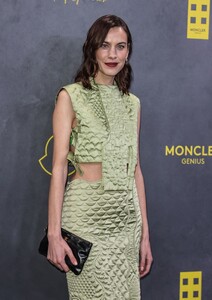 alexa-chung-at-moncler-presents-the-art-of-genius-in-london-02-20-2023-5.jpg