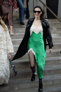 alexa-chung-out-at-new-york-fashion-week-02-10-2023-0.thumb.jpg.b5b92018f494a1cd7c0007be8481392a.jpg