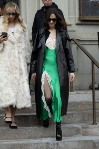 alexa-chung-out-at-new-york-fashion-week-02-10-2023-6.thumb.jpg.72024c35be95248d6a74f9a95ebcc8d2.jpg