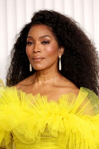 angela-bassett-2023-screen-actors-guild-awards-in-los-angeles-3.jpg