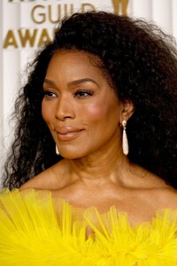 angela-bassett-2023-screen-actors-guild-awards-in-los-angeles-4.jpg