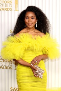 angela-bassett-2023-screen-actors-guild-awards-in-los-angeles-5.jpg