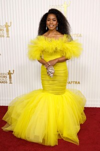 angela-bassett-2023-screen-actors-guild-awards-in-los-angeles-8.jpg