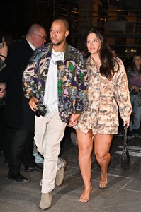 ashley-graham-arrives-at-isabel-marant-fashion-show-in-paris-03-02-2023-3.jpg