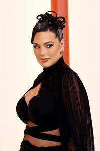 ashley-graham-at-95th-annual-academy-awards-in-hollywood-03-12-2023-3.jpg