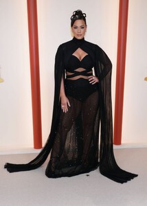 ashley-graham-at-95th-annual-academy-awards-in-hollywood-03-12-2023-6.jpg