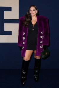 ashley-graham-at-balmain-womenswear-fall-winter-2023-2024-show-at-paris-fashion-week-03-01-2023-0.jpg
