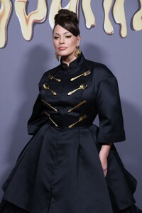 ashley-graham-at-moschino-show-at-milan-fashion-week-02-23-2023-1.jpg