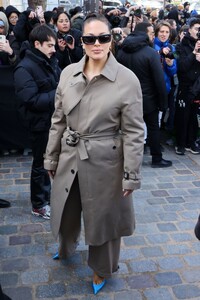 ashley-graham-at-off-white-womenswear-fall-winter-2023-2024-show-at-paris-fashion-week-03-02-2023-3.jpg