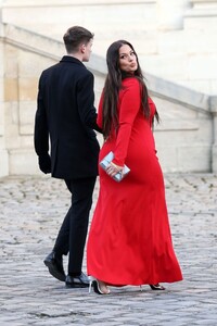 ashley-graham-at-victoria-beckham-womenswear-fall-winter-2023-2024-show-at-paris-fashion-week-03-03-2023-3.thumb.jpg.fa4bada2d4d0cd3a3c732fe04f2660af.jpg