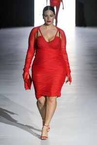 ashley-graham-walks-runway-at-dolce-gabbana-fashion-show-in-milan-02-25-2023-1.jpg