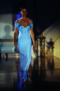 atelier-versace-fw-94-5.thumb.jpg.f453eee952b881be69e45e140469b4a2.jpg