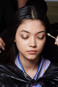 backstage-defile-altuzarra-printemps-ete-2022-new-york-coulisses-1.thumb.jpg.bf3eb4c86778a06151d435a22e4f7ef0.jpg
