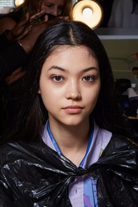 backstage-defile-altuzarra-printemps-ete-2022-new-york-coulisses-2.thumb.jpg.8a9fc7f59ff48a42123e5bae4efed924.jpg