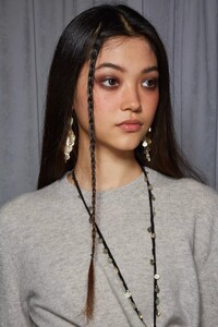 backstage-defile-altuzarra-printemps-ete-2022-new-york-coulisses-37.thumb.jpg.62a327250b5283bb1049f06ec6b39524.jpg