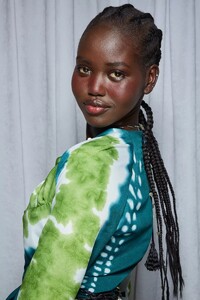 backstage-defile-altuzarra-printemps-ete-2022-new-york-coulisses-57.thumb.jpg.050e877b7df8e2677aca53a59d7d4374.jpg