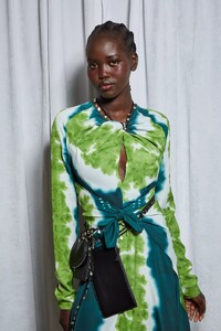 backstage-defile-altuzarra-printemps-ete-2022-new-york-coulisses-58.thumb.jpg.23ee5b528d2fe95b514ccfa56c59d0ed.jpg