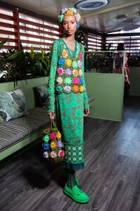 backstage-defile-anna-sui-printemps-ete-2022-new-york-coulisses-122.thumb.jpg.8d4359b2c1fd9c708a572cb888f45e9b.jpg