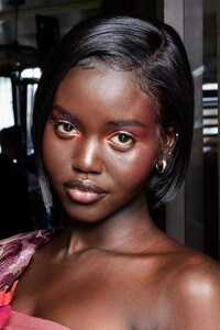 backstage-defile-anna-sui-printemps-ete-2022-new-york-coulisses-128.thumb.jpg.9dedc9cbb7bbe31a38ebdf8ed93989f5.jpg