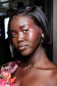 backstage-defile-anna-sui-printemps-ete-2022-new-york-coulisses-130.thumb.jpg.b5644a016d926b8c797808a1b99b6468.jpg