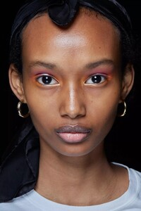 backstage-defile-anna-sui-printemps-ete-2022-new-york-coulisses-20.thumb.jpg.94d46fce39c86ee61d4995b17e9e25e7.jpg