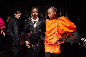 backstage-defile-az-factory-printemps-ete-2022-paris-coulisses-126.thumb.jpg.970f1d83085ca7278611f2cf1300cffc.jpg