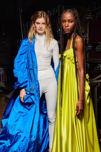 backstage-defile-az-factory-printemps-ete-2022-paris-coulisses-139.thumb.jpg.e4b112f12bfe97b84bcec8741a05d54b.jpg