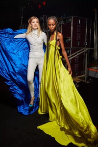 backstage-defile-az-factory-printemps-ete-2022-paris-coulisses-140.thumb.jpg.0af714a68a70540c3d2439b9a8dda78e.jpg