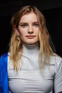 backstage-defile-az-factory-printemps-ete-2022-paris-coulisses-143.thumb.jpg.3b476fffbc7a0e224fa0046dbb227568.jpg