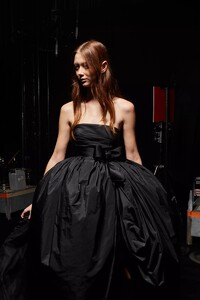 backstage-defile-az-factory-printemps-ete-2022-paris-coulisses-85.thumb.jpg.7d57879888d81ce68d7e31799f70d35a.jpg