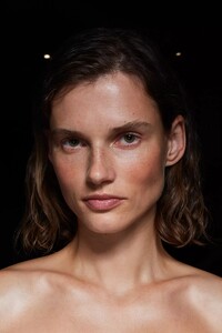 backstage-defile-brandon-maxwell-printemps-ete-2022-new-york-coulisses-105.thumb.jpg.1ebd16cdd5d505cacbcecc3e4162e7b0.jpg