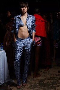 backstage-defile-brandon-maxwell-printemps-ete-2022-new-york-coulisses-122.thumb.jpg.97f9d576c5a307888e8f98cbb109b921.jpg