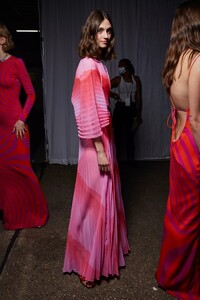 backstage-defile-brandon-maxwell-printemps-ete-2022-new-york-coulisses-152.thumb.jpg.dc965c229e265940c856091fb74c844d.jpg