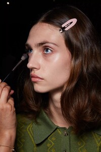 backstage-defile-brandon-maxwell-printemps-ete-2022-new-york-coulisses-16.thumb.jpg.efa649160793f128681598c8fd67c02e.jpg