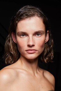 backstage-defile-brandon-maxwell-printemps-ete-2022-new-york-coulisses-61.thumb.jpg.409862a9405b340d68bfe95c8fc0a160.jpg
