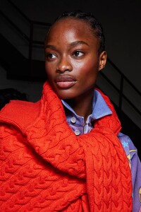 backstage-defile-brandon-maxwell-printemps-ete-2022-new-york-coulisses-78.thumb.jpg.d142f4f693d4bb23c0703ff4bbeb4268.jpg