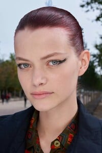 backstage-defile-christian-dior-printemps-ete-2022-paris-coulisses-25.thumb.jpg.99102885dc35f3efbb066aadb7cd5bcd.jpg