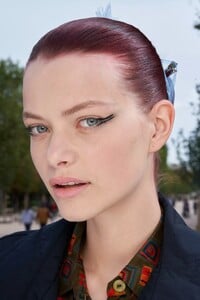backstage-defile-christian-dior-printemps-ete-2022-paris-coulisses-26.thumb.jpg.94d46b4c1ebc5c53c1e6492ae2ec34f6.jpg