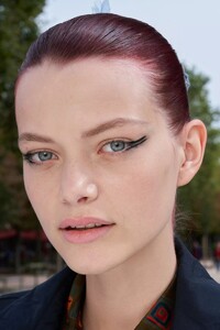 backstage-defile-christian-dior-printemps-ete-2022-paris-coulisses-27.thumb.jpg.0a7a4b1ab1a136591c621bfca214c125.jpg
