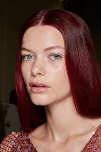 backstage-defile-coperni-printemps-ete-2022-paris-coulisses-10.thumb.jpg.0154f51e4610d01bf4c37b67fa92e35b.jpg