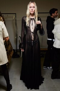 backstage-defile-coperni-printemps-ete-2022-paris-coulisses-36.thumb.jpg.d4154366ea906c13f8ca818359d4eeec.jpg