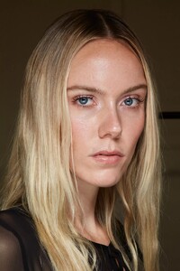 backstage-defile-coperni-printemps-ete-2022-paris-coulisses-38.thumb.jpg.092a22ca3c65ea66bb9dc7ca6202f50f.jpg