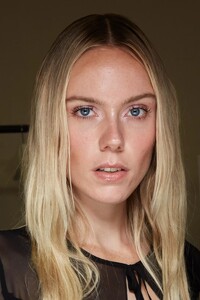 backstage-defile-coperni-printemps-ete-2022-paris-coulisses-39.thumb.jpg.a545b096a7fea8730e2fdf697d81f5f9.jpg