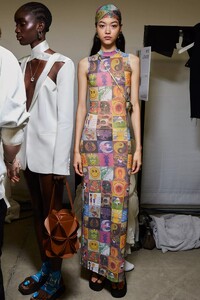 backstage-defile-coperni-printemps-ete-2022-paris-coulisses-50.thumb.jpg.b56b57537f211e50c092cbf41aa4b8ed.jpg