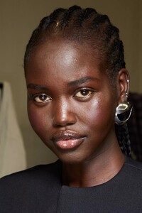 backstage-defile-coperni-printemps-ete-2022-paris-coulisses-58.thumb.jpg.c89586d5ffb7606a1126f4a6e0e853d2.jpg