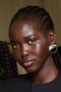 backstage-defile-coperni-printemps-ete-2022-paris-coulisses-61.thumb.jpg.3963e833a9a3819d7daa8dd70360e559.jpg