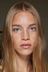 backstage-defile-coperni-printemps-ete-2022-paris-coulisses-72.thumb.jpg.a08ea5f30086d1353c4ed3bda310ae39.jpg